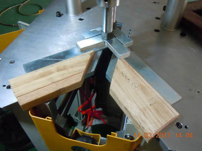 【鋁木復(fù)合門窗設(shè)備 VQM145全自動(dòng)碼釘機(jī) 木材釘角機(jī)】?jī)r(jià)格,廠家,圖片,工藝飾品加工機(jī)械,上海工榮機(jī)械設(shè)備-